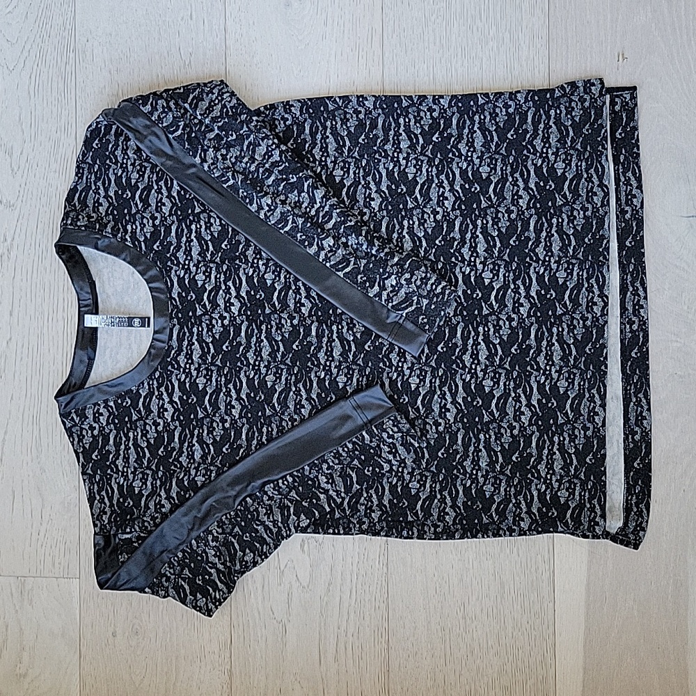 Kensie long sleeve light sweatshirt faux leather sleeve detail